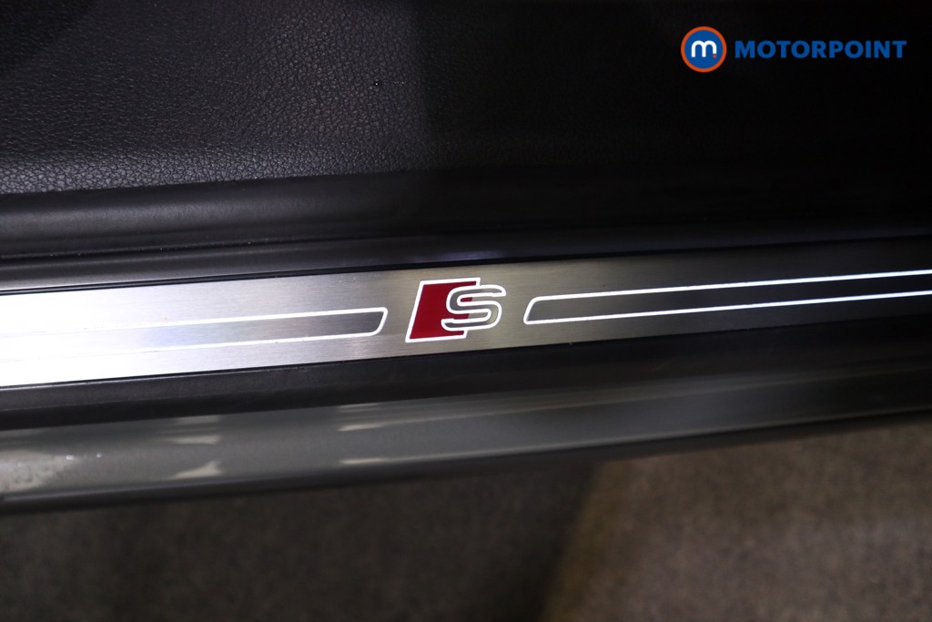 Audi Q3 Black Edition Manual Diesel SUV - Stock Number (1582128) - 12th supplementary image