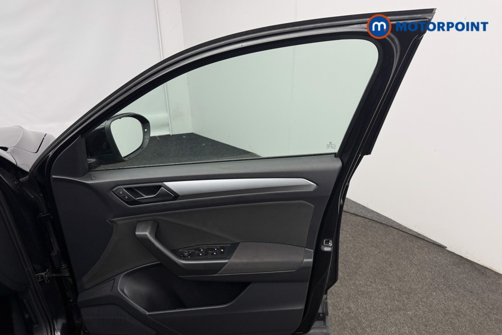 Volkswagen T-Roc Life Manual Petrol SUV - Stock Number (1582323) - 15th supplementary image