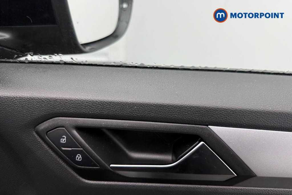 Volkswagen T-Roc Life Manual Petrol SUV - Stock Number (1582323) - 17th supplementary image