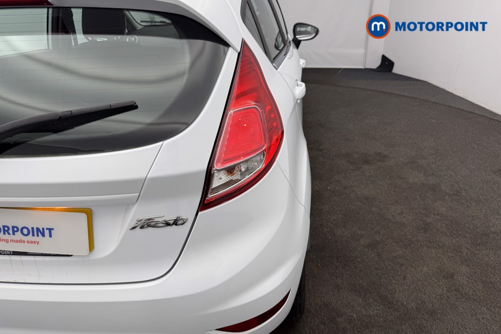 Ford Fiesta Zetec Manual Petrol Hatchback - Stock Number (1582390) - 8th supplementary image