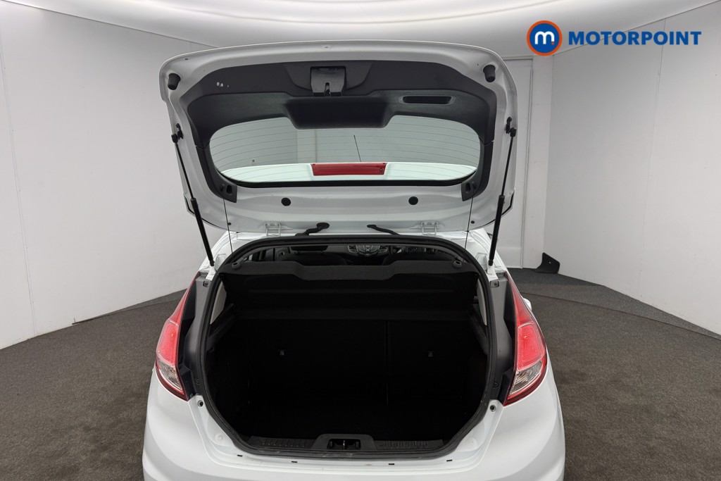 Ford Fiesta Zetec Manual Petrol Hatchback - Stock Number (1582390) - 9th supplementary image