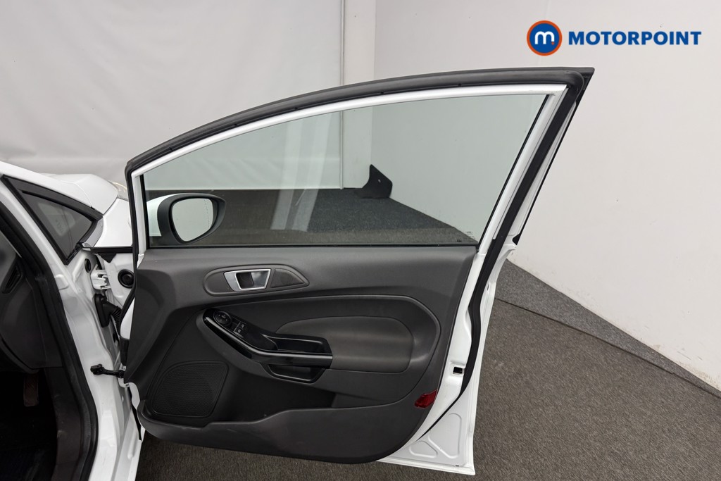 Ford Fiesta Zetec Manual Petrol Hatchback - Stock Number (1582390) - 16th supplementary image