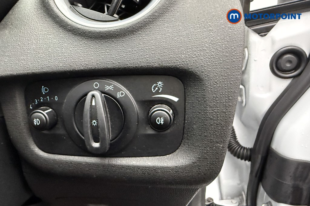 Ford Fiesta Zetec Manual Petrol Hatchback - Stock Number (1582390) - 19th supplementary image