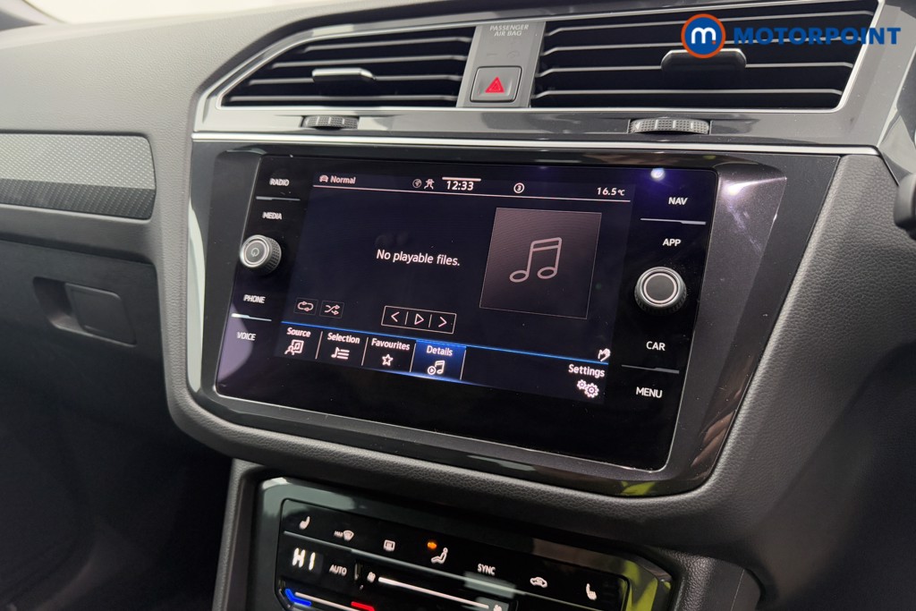 Volkswagen Tiguan R-Line Automatic Petrol SUV - Stock Number (1583942) - 8th supplementary image