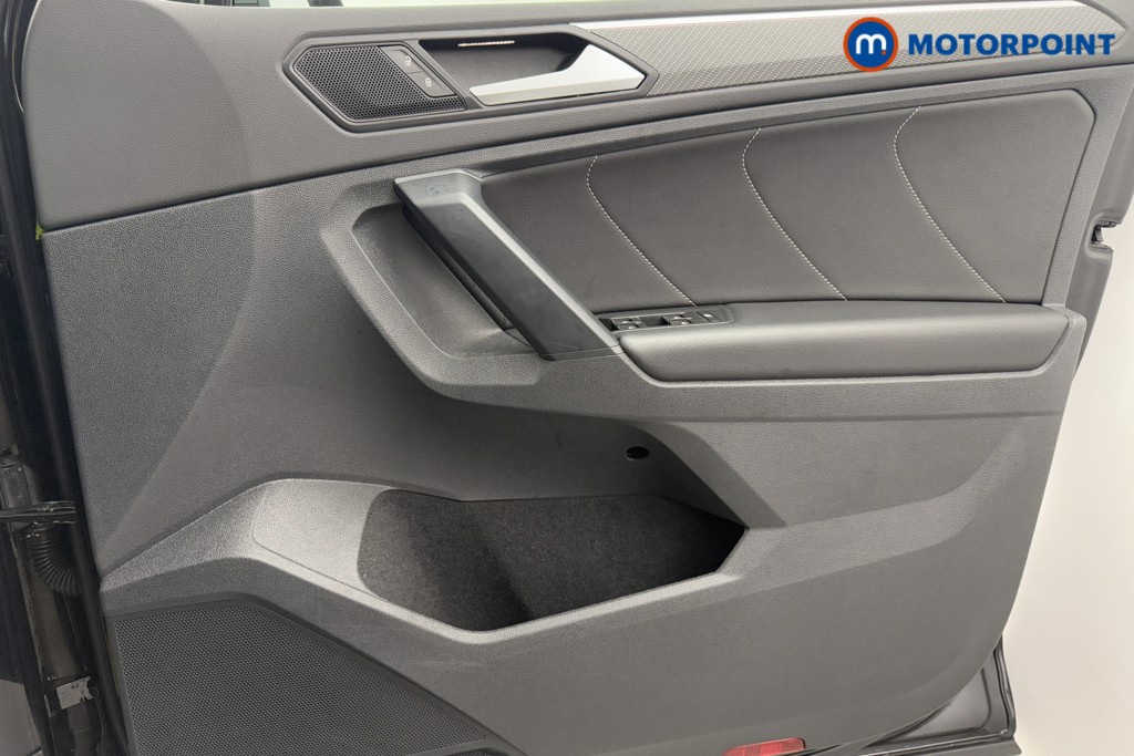 Volkswagen Tiguan R-Line Automatic Petrol SUV - Stock Number (1583942) - 18th supplementary image