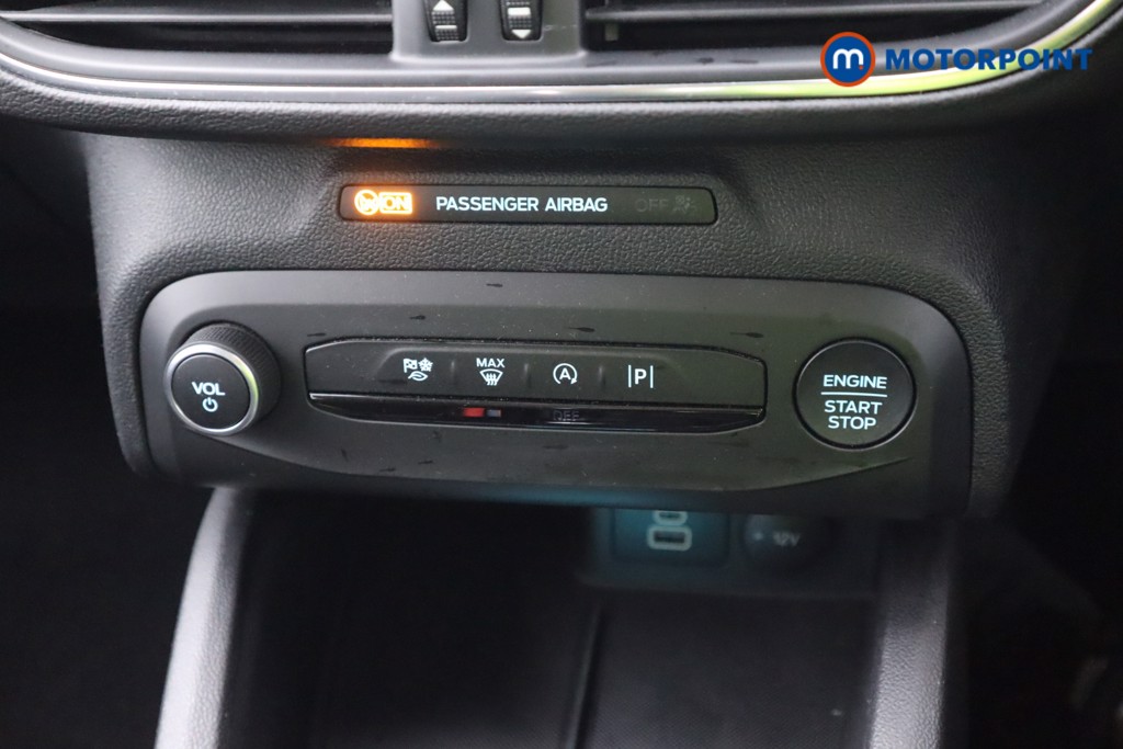 Ford Focus Titanium Manual Petrol Hatchback - Stock Number (1584799) - 3rd supplementary image