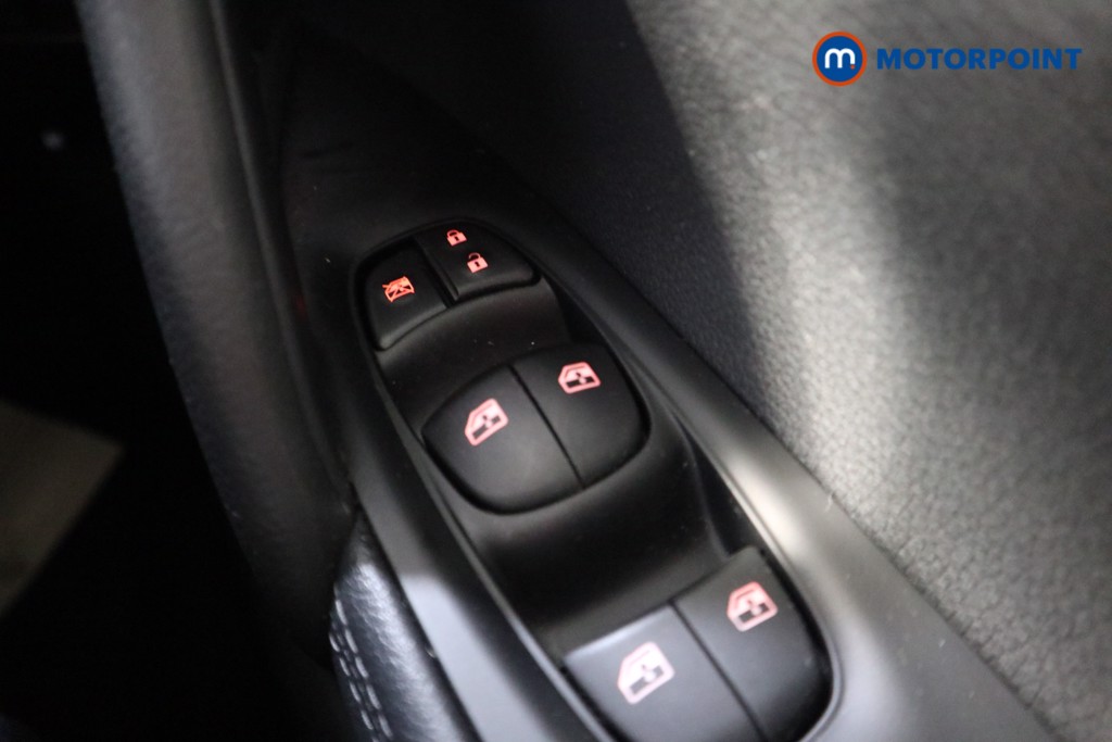 Nissan Qashqai N-Connecta Manual Petrol SUV - Stock Number (1585481) - 6th supplementary image