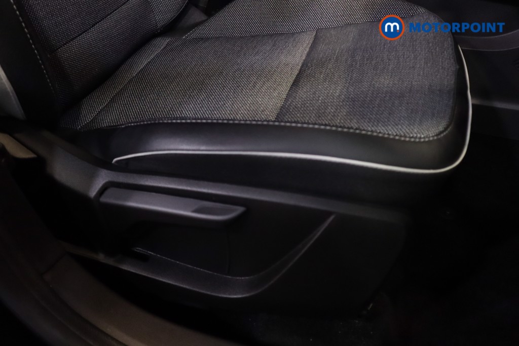Renault Captur Techno Automatic Petrol Plug-In Hybrid SUV - Stock Number (1586786) - 6th supplementary image