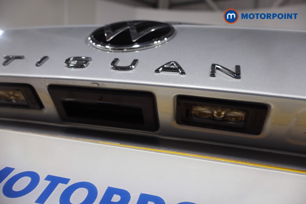 Volkswagen Tiguan R-Line Edition Automatic Petrol SUV - Stock Number (1587027) - 38th supplementary image
