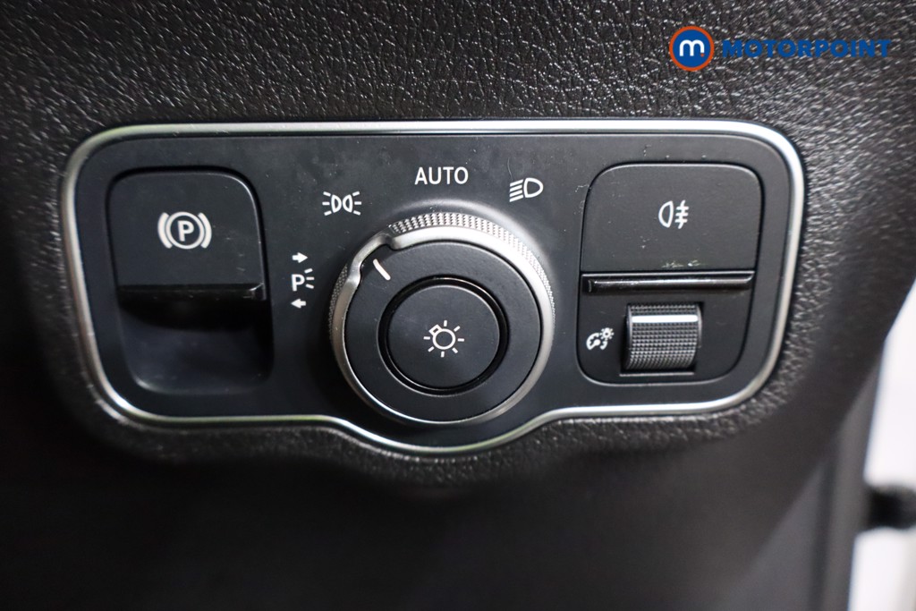 Mercedes-Benz GLB Amg Line Automatic Petrol SUV - Stock Number (1587172) - 17th supplementary image