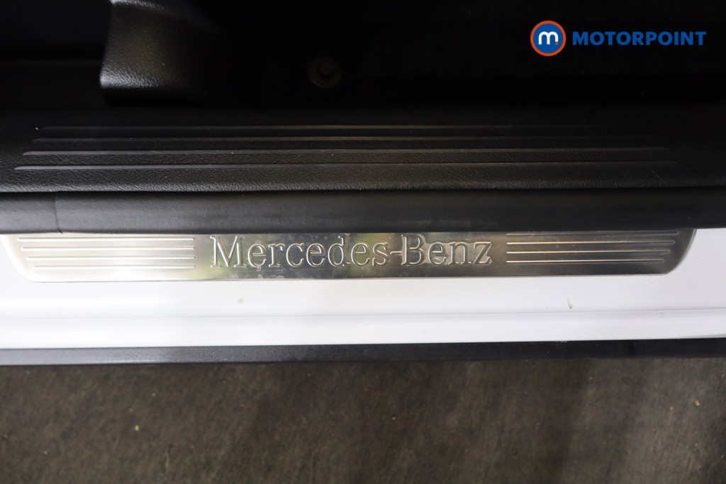 Mercedes-Benz GLB Amg Line Automatic Petrol SUV - Stock Number (1587172) - 19th supplementary image