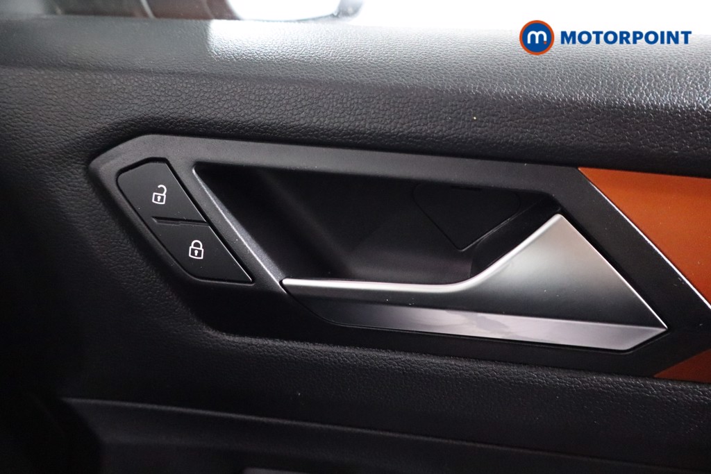Volkswagen T-Roc Design Manual Petrol SUV - Stock Number (1587211) - 21st supplementary image