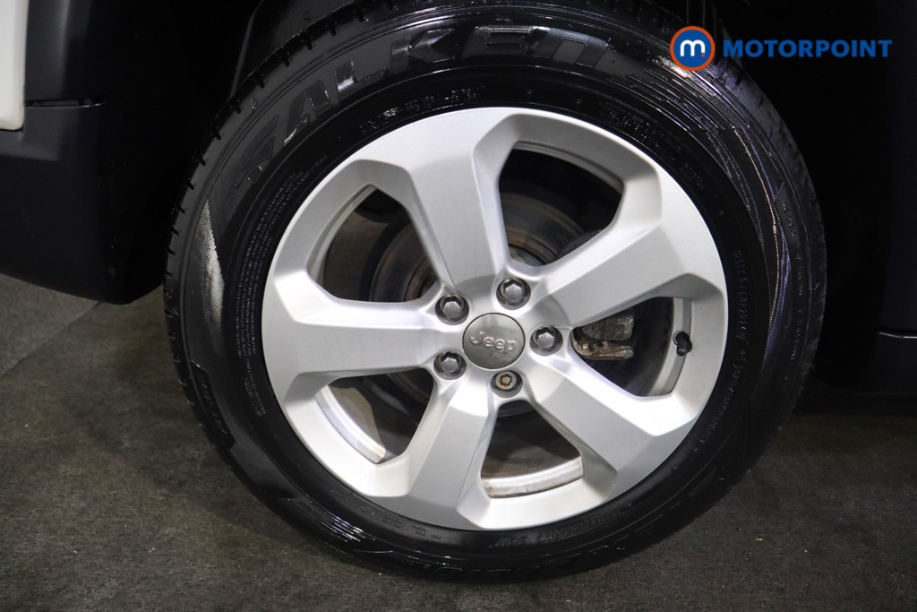 Jeep Compass Longitude Manual Petrol SUV - Stock Number (1539166) - 16th supplementary image