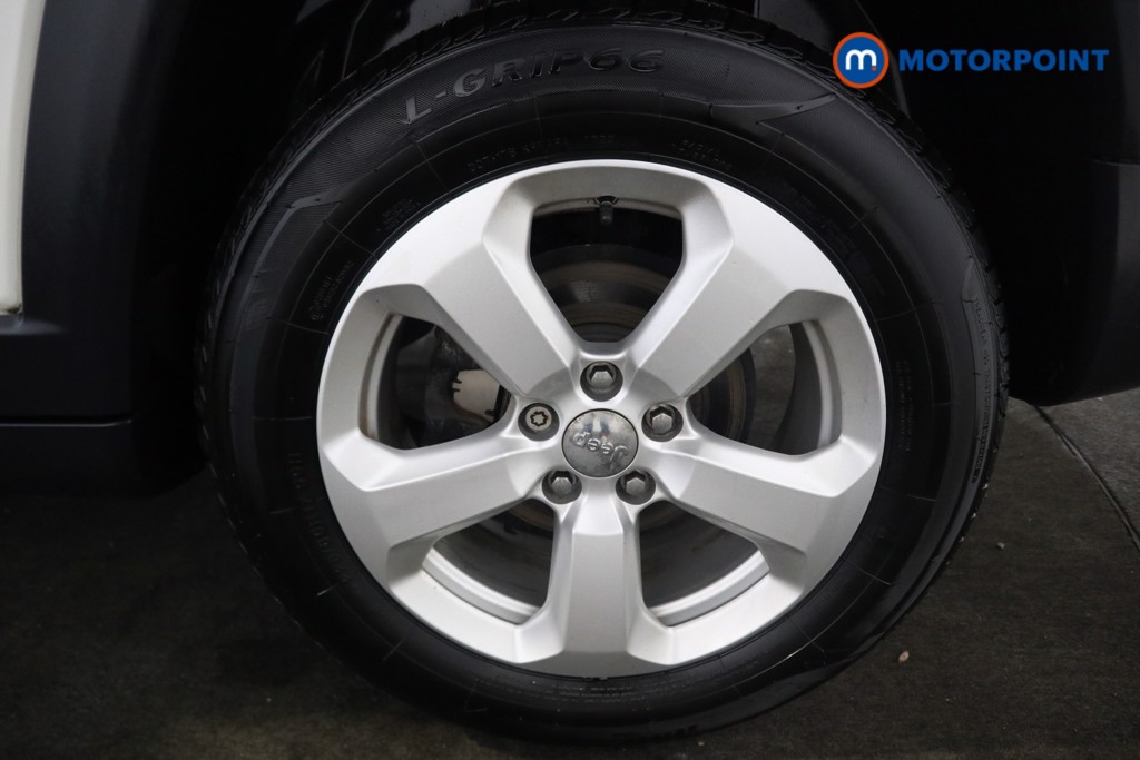 Jeep Compass Longitude Manual Petrol SUV - Stock Number (1539166) - 19th supplementary image