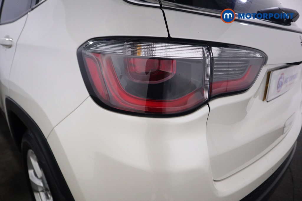 Jeep Compass Longitude Manual Petrol SUV - Stock Number (1539166) - 23rd supplementary image