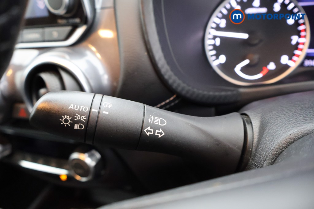 Nissan Juke N-Connecta Manual Petrol SUV - Stock Number (1566092) - 6th supplementary image