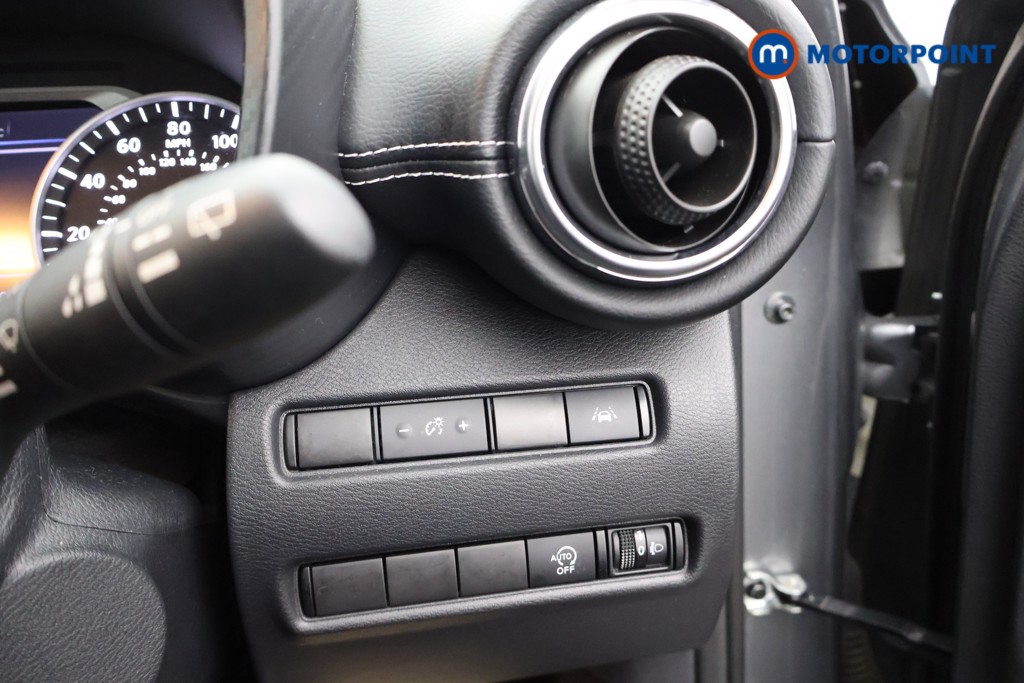 Nissan Juke N-Connecta Manual Petrol SUV - Stock Number (1566092) - 7th supplementary image