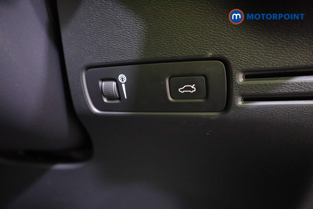 Volvo Xc40 R Design Automatic Petrol SUV - Stock Number (1577860) - 11th supplementary image