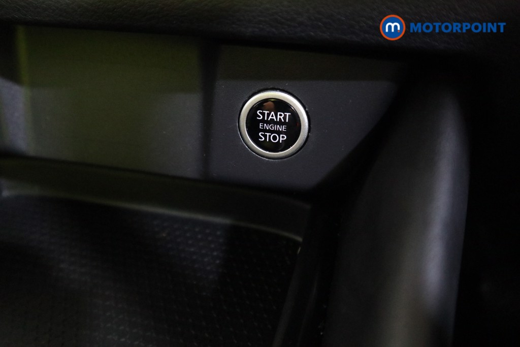 Nissan Qashqai N-Connecta Manual Petrol SUV - Stock Number (1580358) - 8th supplementary image