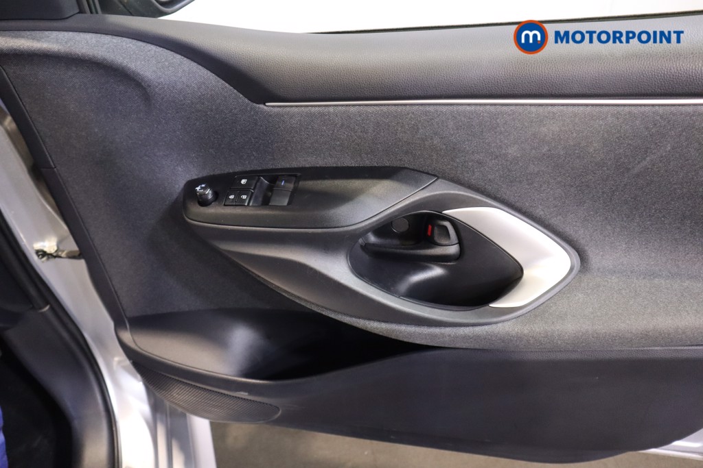 Toyota Yaris Icon Automatic Petrol-Electric Hybrid Hatchback - Stock Number (1580365) - 9th supplementary image