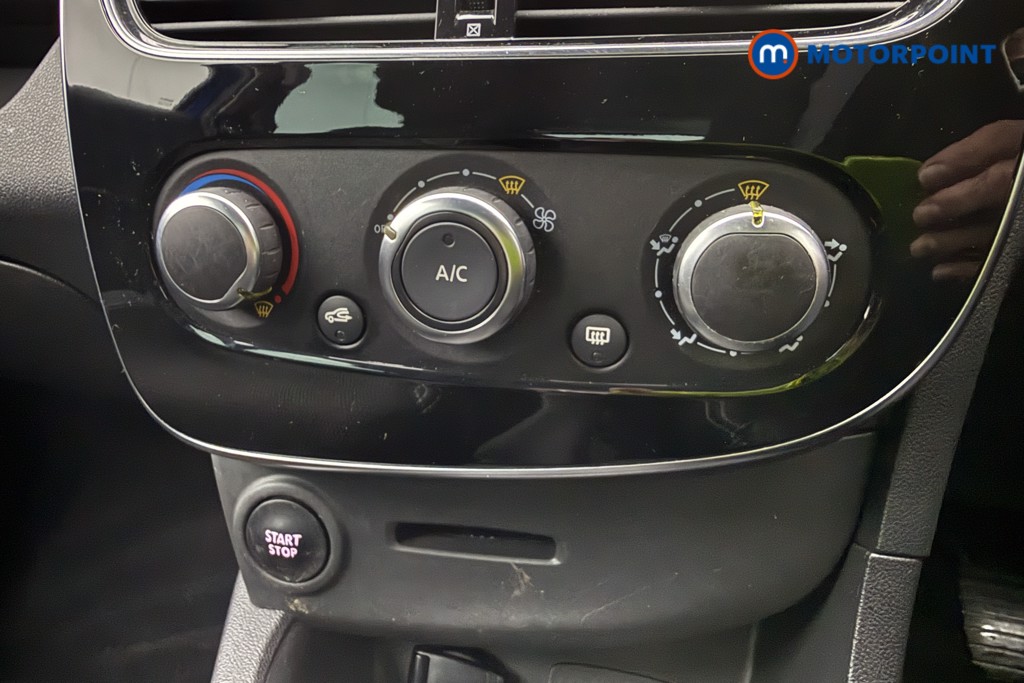 Renault Clio Iconic Manual Petrol Hatchback - Stock Number (1580469) - 16th supplementary image