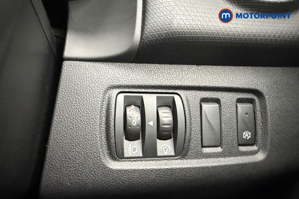 Renault Clio Iconic Manual Petrol Hatchback - Stock Number (1580469) - 17th supplementary image