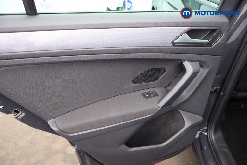 Volkswagen Tiguan Life Automatic Petrol SUV - Stock Number (1582012) - 22nd supplementary image
