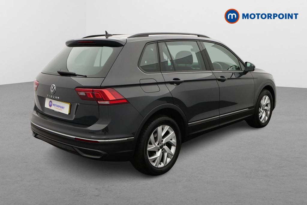 Volkswagen Tiguan Life Automatic Petrol SUV - Stock Number (1582012) - Drivers side rear corner