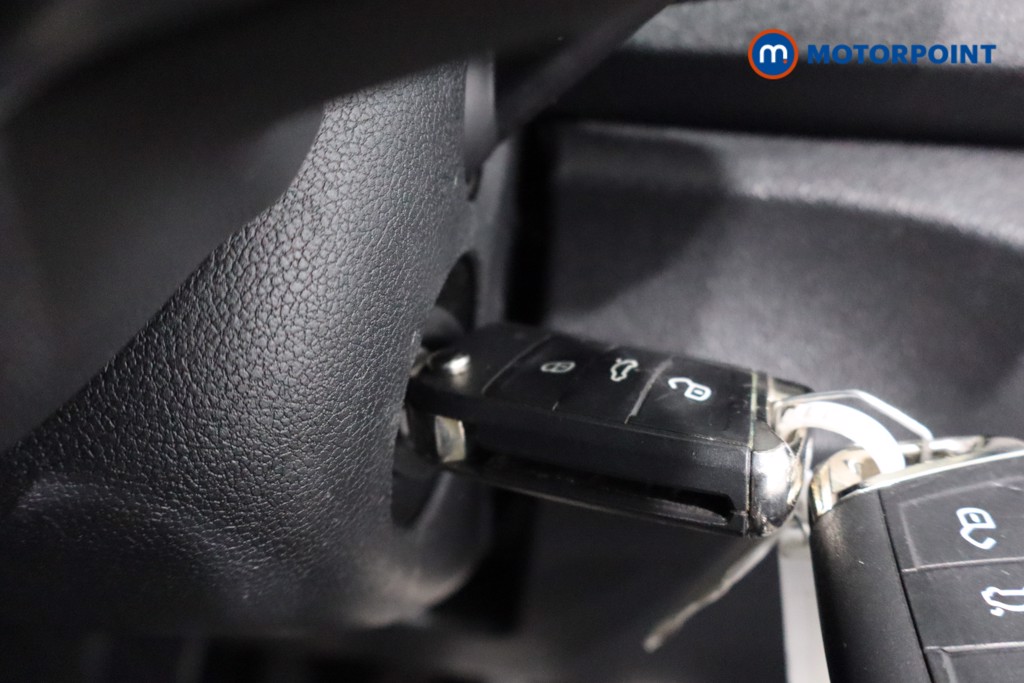 Volkswagen T-Roc R-Line Manual Petrol SUV - Stock Number (1583662) - 13th supplementary image