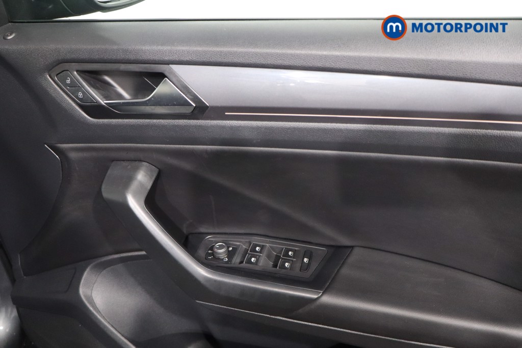 Volkswagen T-Roc R-Line Manual Petrol SUV - Stock Number (1583662) - 22nd supplementary image