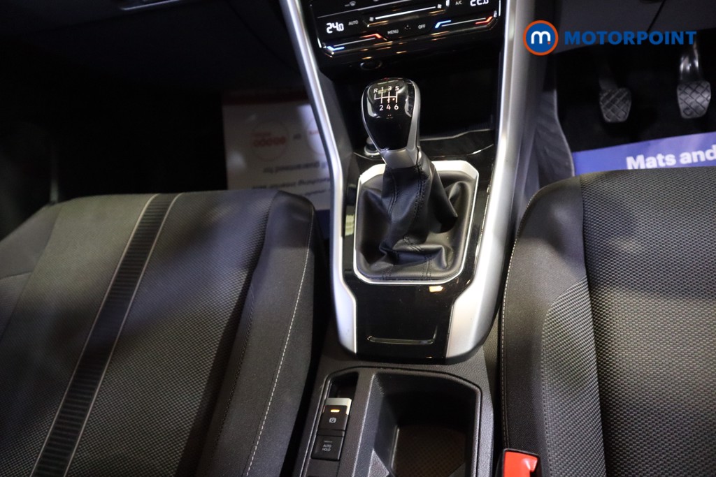 Volkswagen T-Roc Life Manual Petrol SUV - Stock Number (1584012) - 6th supplementary image