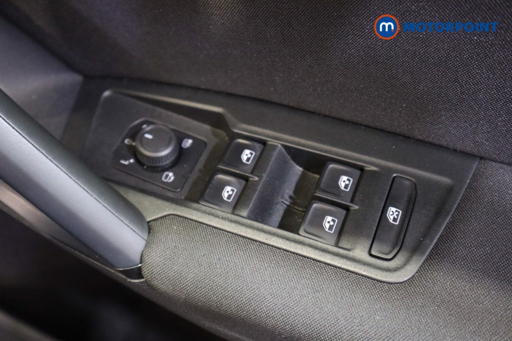 Volkswagen Tiguan Life Manual Petrol SUV - Stock Number (1584117) - 11th supplementary image