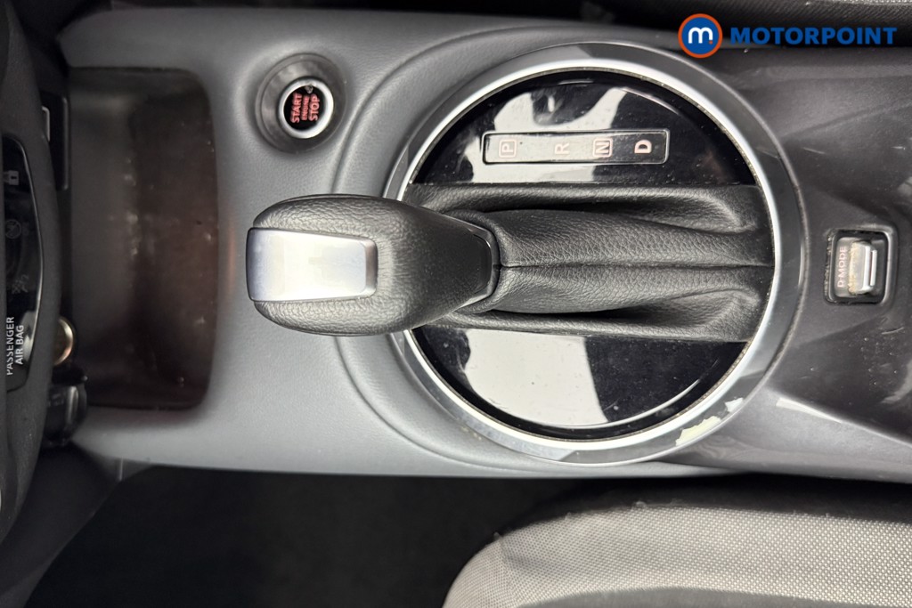 Nissan Juke N-Connecta Automatic Petrol SUV - Stock Number (1586086) - 10th supplementary image