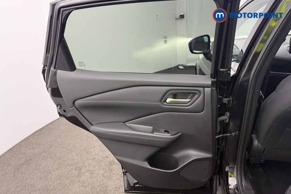 Nissan Qashqai N-Connecta Automatic Petrol SUV - Stock Number (1586102) - 5th supplementary image