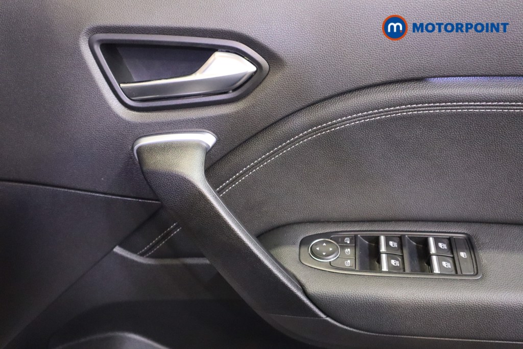 Renault Captur Techno Automatic Petrol Plug-In Hybrid SUV - Stock Number (1586801) - 9th supplementary image