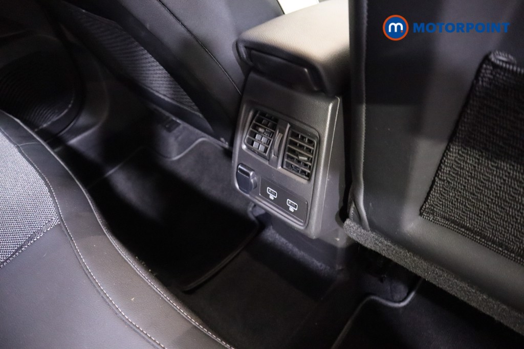 Renault Captur Techno Automatic Petrol Plug-In Hybrid SUV - Stock Number (1586801) - 18th supplementary image