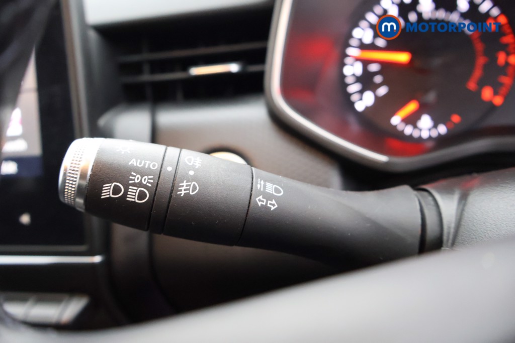 Renault Clio Iconic Manual Petrol Hatchback - Stock Number (1586895) - 5th supplementary image