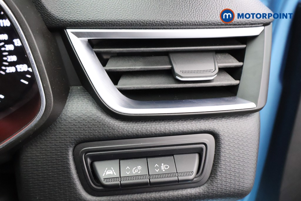Renault Clio Iconic Manual Petrol Hatchback - Stock Number (1586895) - 8th supplementary image