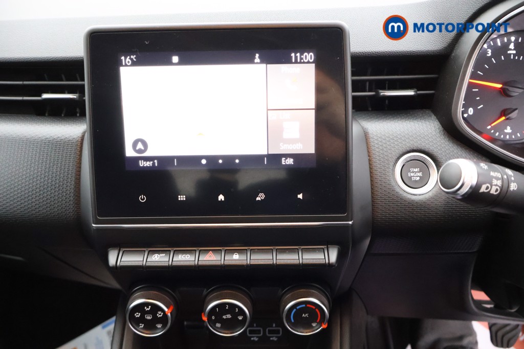 Renault Clio Iconic Manual Petrol Hatchback - Stock Number (1586895) - 9th supplementary image