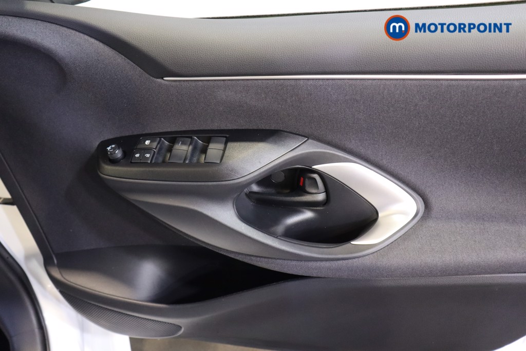 Toyota Yaris Icon Automatic Petrol-Electric Hybrid Hatchback - Stock Number (1587138) - 9th supplementary image