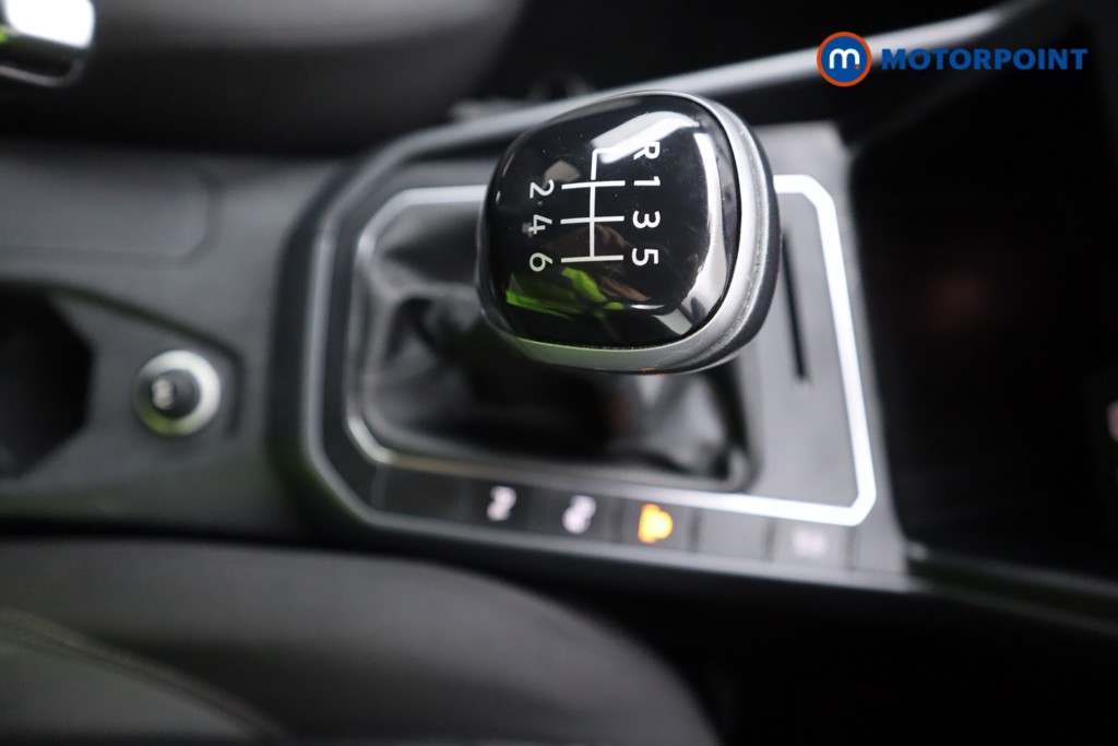 Volkswagen Taigo R-Line Manual Petrol SUV - Stock Number (1587254) - 4th supplementary image