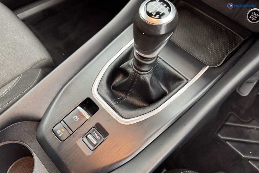 Nissan Qashqai N-Connecta Manual Petrol SUV - Stock Number (1577669) - 15th supplementary image