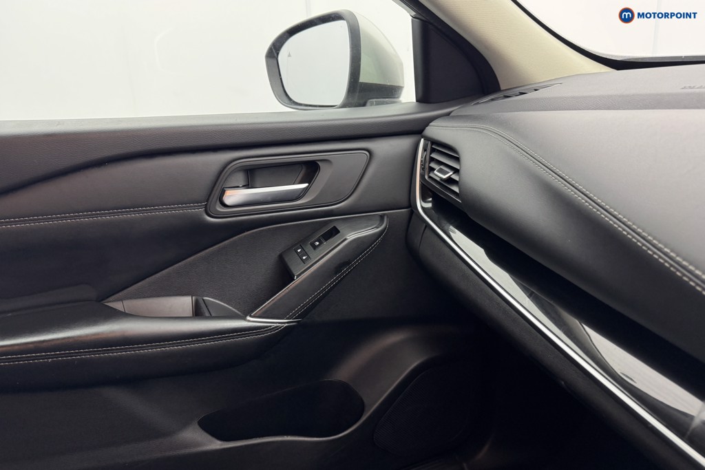 Nissan Qashqai N-Connecta Manual Petrol SUV - Stock Number (1577669) - 18th supplementary image