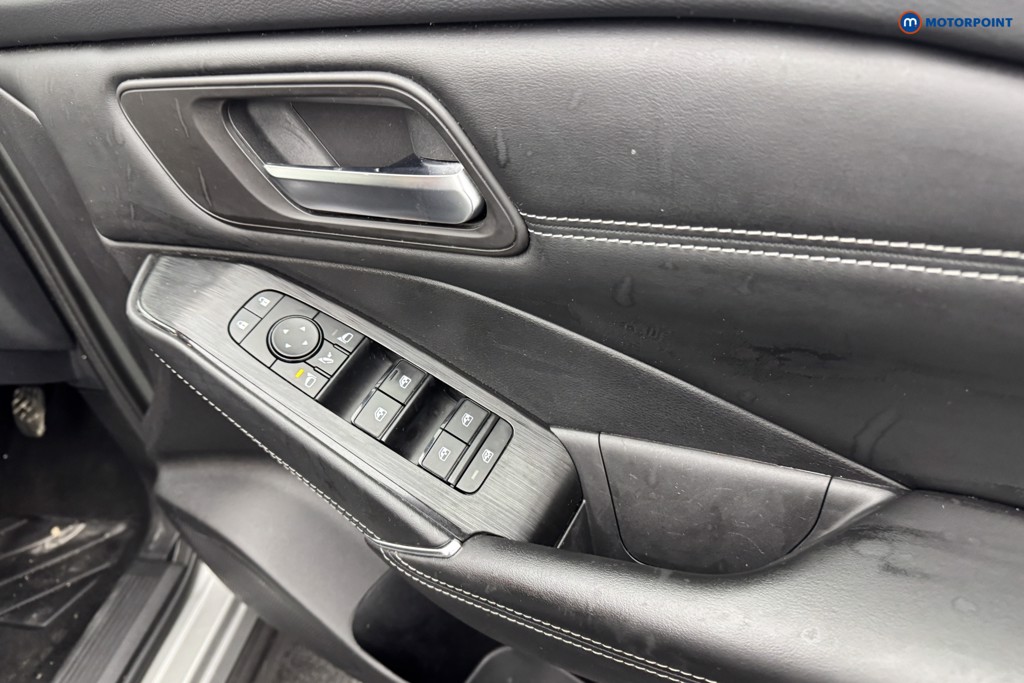 Nissan Qashqai N-Connecta Manual Petrol SUV - Stock Number (1577669) - 23rd supplementary image