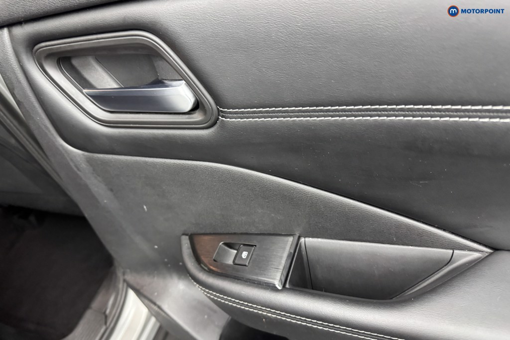 Nissan Qashqai N-Connecta Manual Petrol SUV - Stock Number (1577669) - 25th supplementary image