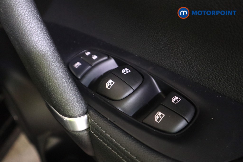 Nissan Qashqai Tekna Manual Petrol SUV - Stock Number (1578268) - 13th supplementary image