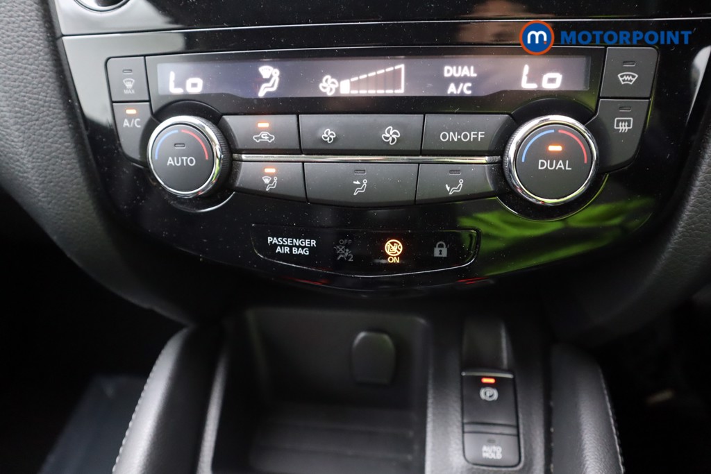 Nissan Qashqai Tekna Manual Diesel SUV - Stock Number (1579513) - 3rd supplementary image
