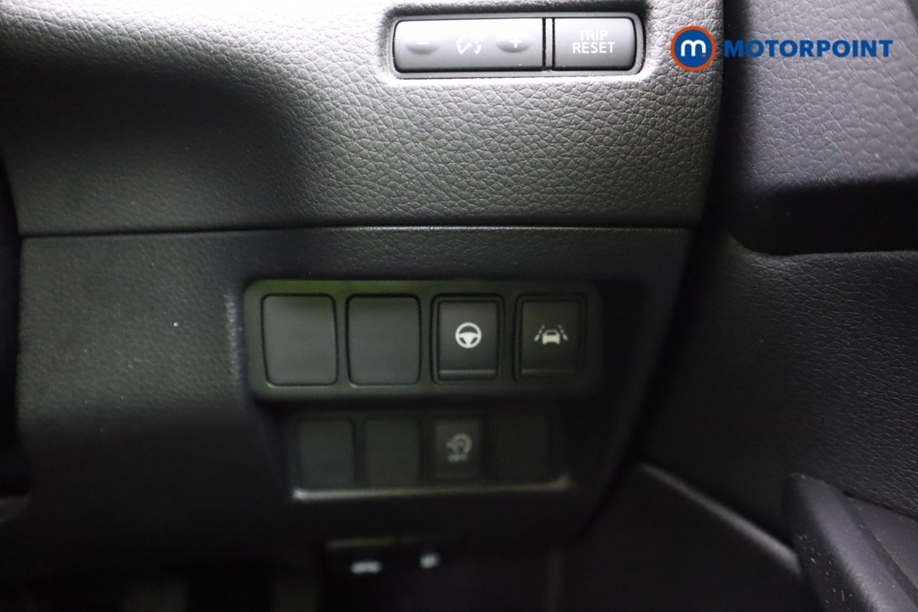 Nissan Qashqai Tekna Manual Diesel SUV - Stock Number (1579513) - 9th supplementary image