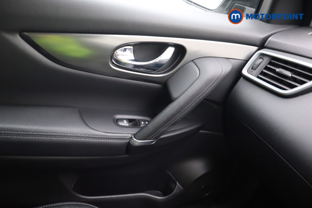 Nissan Qashqai Tekna Manual Diesel SUV - Stock Number (1579513) - 12th supplementary image