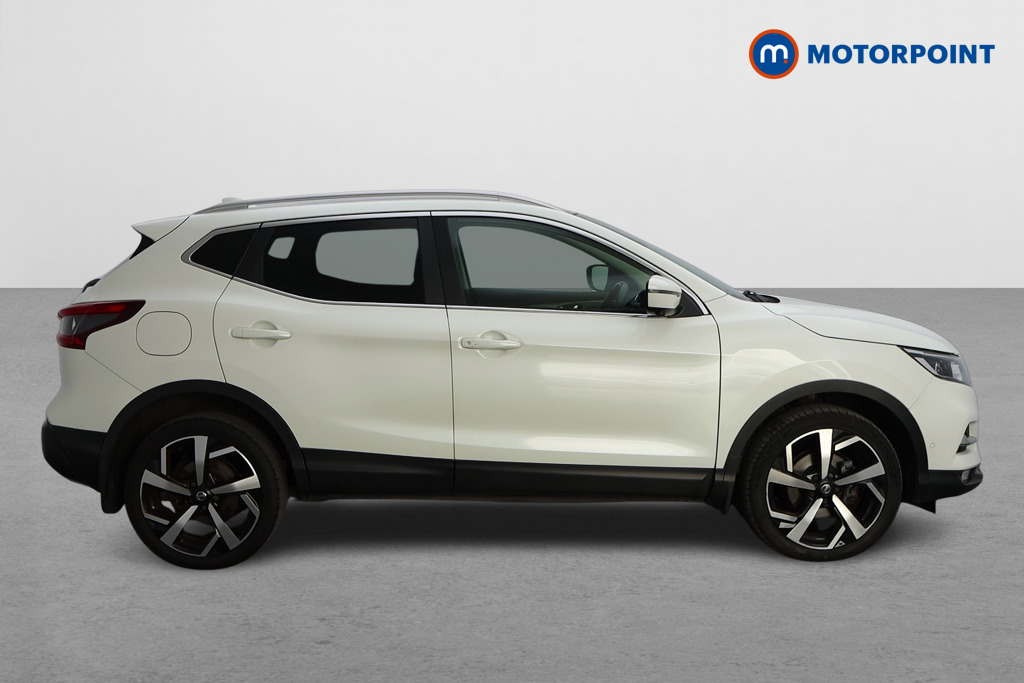 Nissan Qashqai Tekna Manual Diesel SUV - Stock Number (1579513) - Drivers side